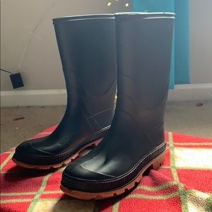 Black rubber rain boots